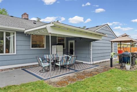 1609 W Pioneer Avenue Puyallup WA 98371