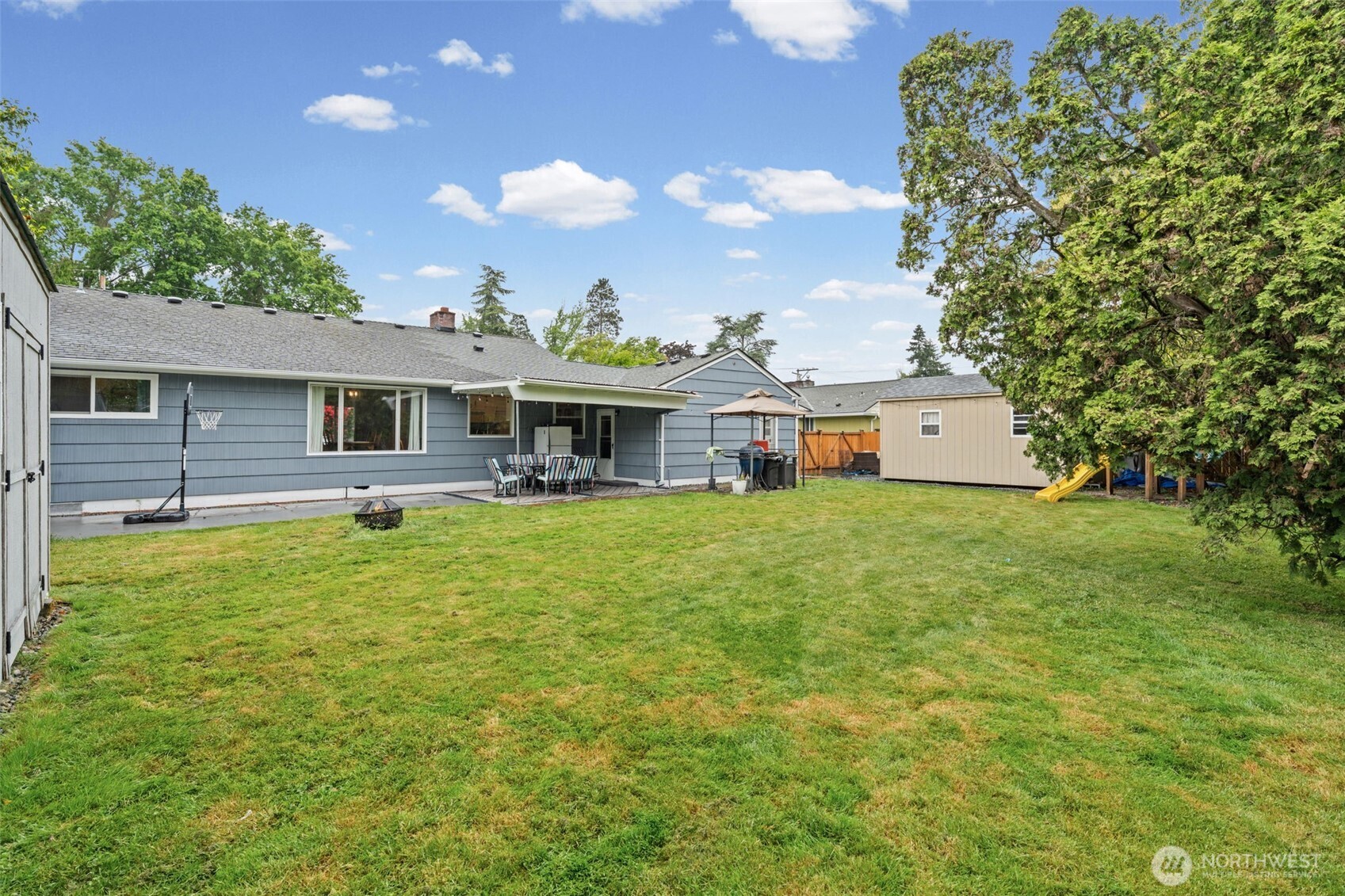 1609 W Pioneer Avenue Puyallup WA 98371