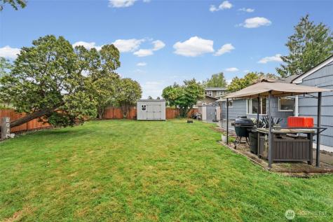 1609 W Pioneer Avenue Puyallup WA 98371