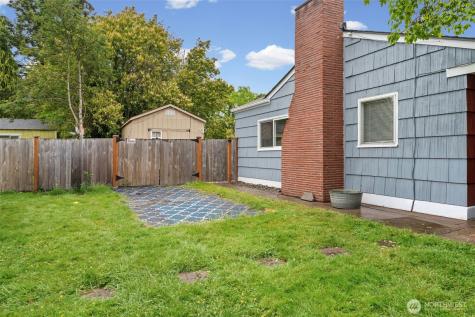 1609 W Pioneer Avenue Puyallup WA 98371