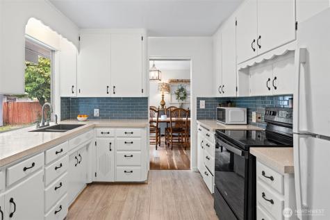 1609 W Pioneer Avenue Puyallup WA 98371