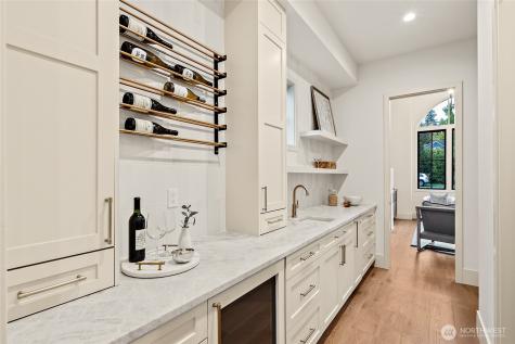 4103 43rd Avenue NE Seattle WA 98105