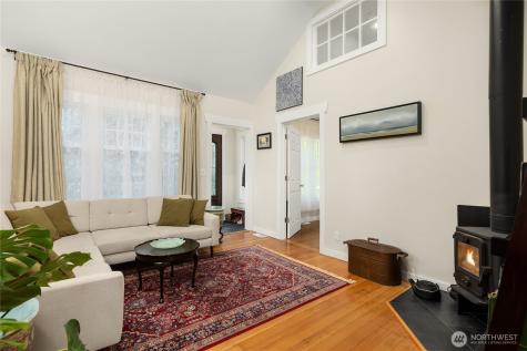 14268 N Madison Avenue NE Bainbridge Island WA 98110