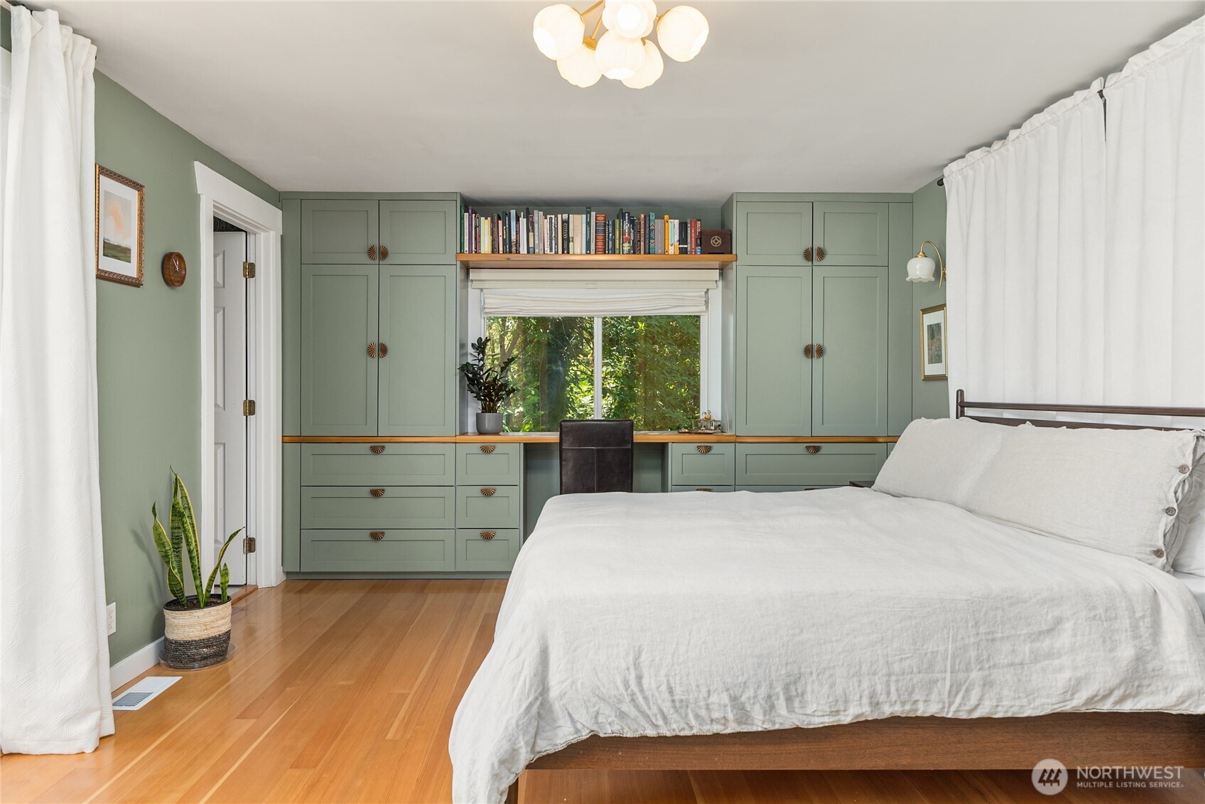 14268 N Madison Avenue NE Bainbridge Island WA 98110