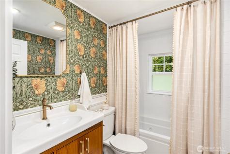 14268 N Madison Avenue NE Bainbridge Island WA 98110