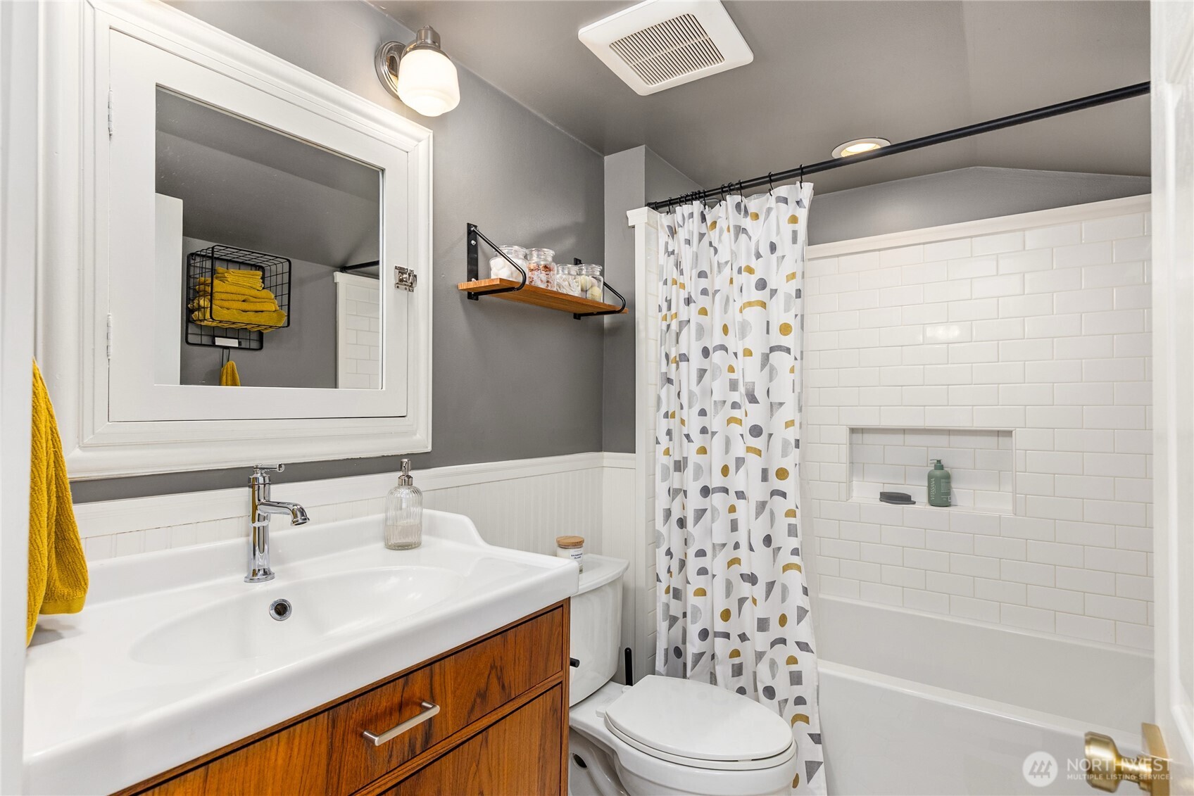 14268 N Madison Avenue NE Bainbridge Island WA 98110