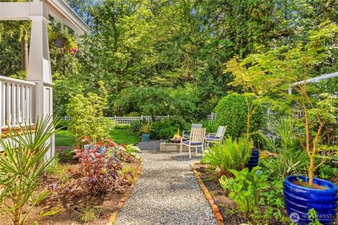 14268 N Madison Avenue NE Bainbridge Island WA 98110
