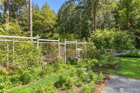 14268 N Madison Avenue NE Bainbridge Island WA 98110