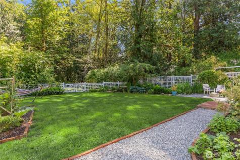 14268 N Madison Avenue NE Bainbridge Island WA 98110