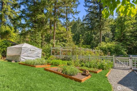 14268 N Madison Avenue NE Bainbridge Island WA 98110