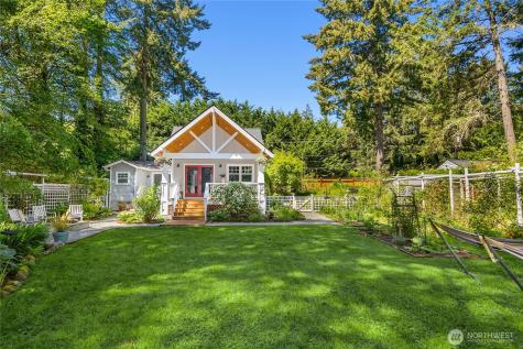 14268 N Madison Avenue NE Bainbridge Island WA 98110