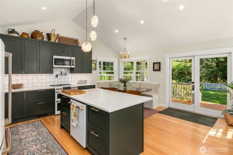 14268 N Madison Avenue NE Bainbridge Island WA 98110