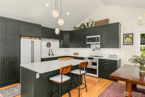14268 N Madison Avenue NE Bainbridge Island WA 98110