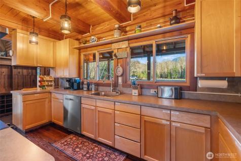 11092 Us Highway 12 Randle WA 98937