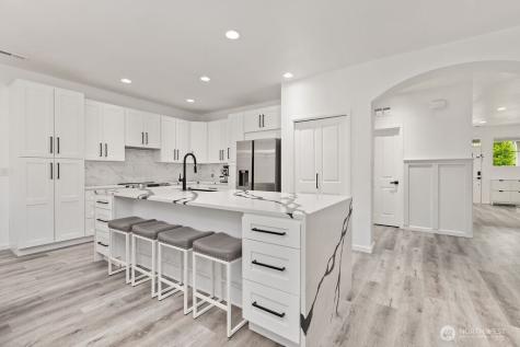1210 29th Street NW Puyallup WA 98371