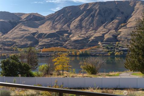 972 Highline Drive East Wenatchee WA 98802