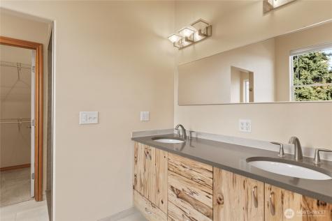 972 Highline Drive East Wenatchee WA 98802