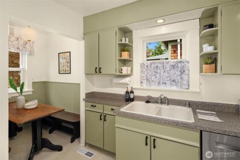3505 Burke Avenue N Seattle WA 98103