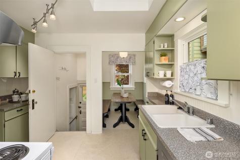 3505 Burke Avenue N Seattle WA 98103