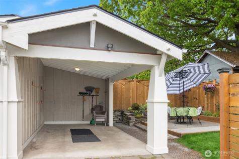 3505 Burke Avenue N Seattle WA 98103