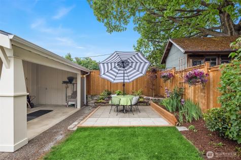 3505 Burke Avenue N Seattle WA 98103