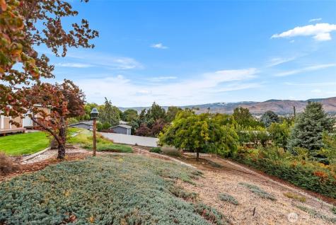 2736 NW Columbia Avenue East Wenatchee WA 98802