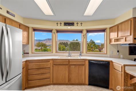 2736 NW Columbia Avenue East Wenatchee WA 98802