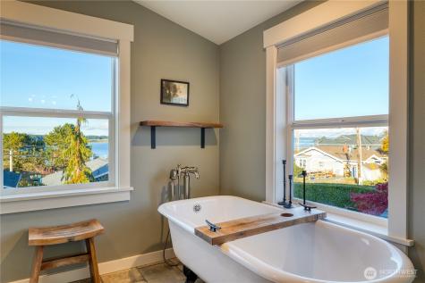 806 NW Alexander Street Coupeville WA 98239