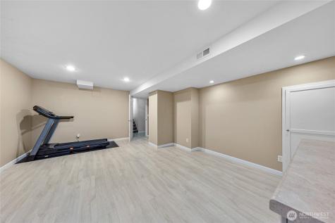 17127 NE 8th Place Bellevue WA 98008