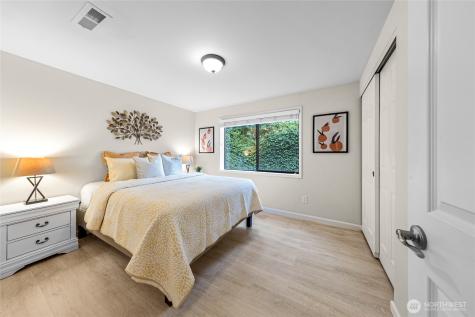 17127 NE 8th Place Bellevue WA 98008