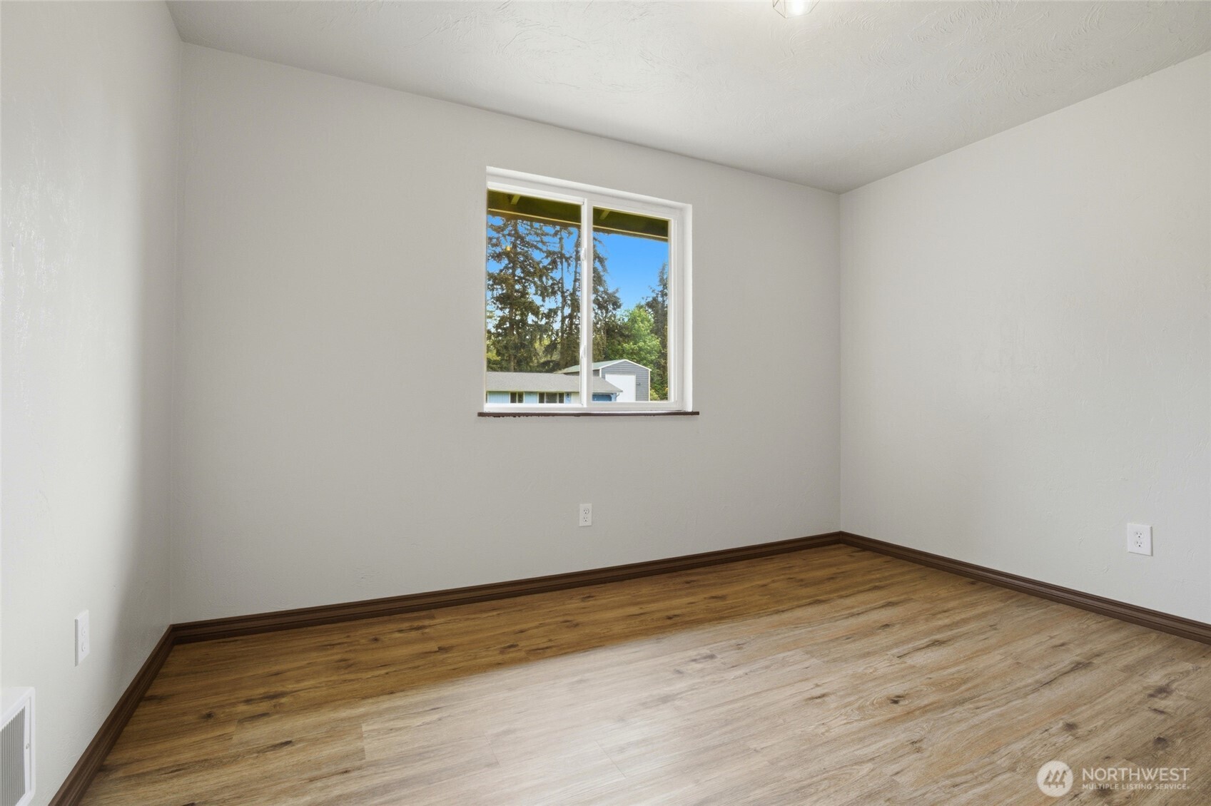 122 Raintree Loop SE Rainier WA 98576