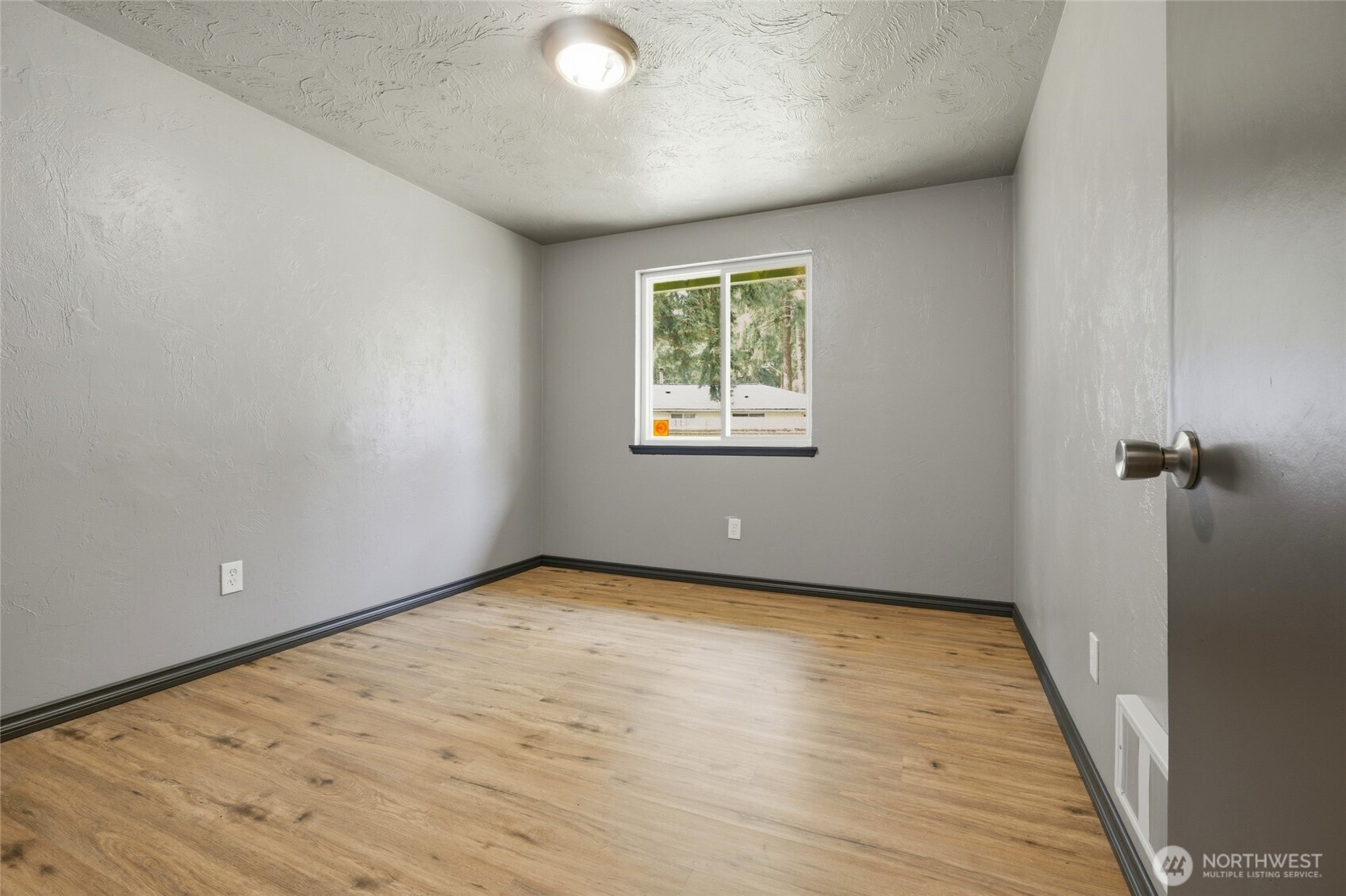 122 Raintree Loop SE Rainier WA 98576