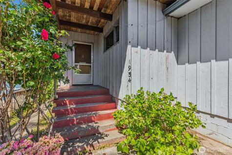 1954 NE Grandview Boulevard Keyport WA 98345