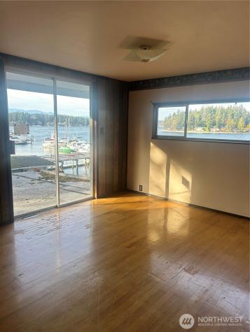 1954 NE Grandview Boulevard Keyport WA 98345