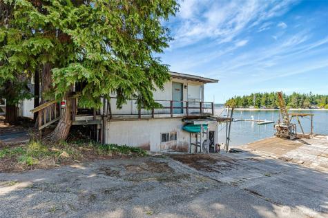 1954 NE Grandview Boulevard Keyport WA 98345