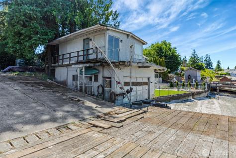 1954 NE Grandview Boulevard Keyport WA 98345