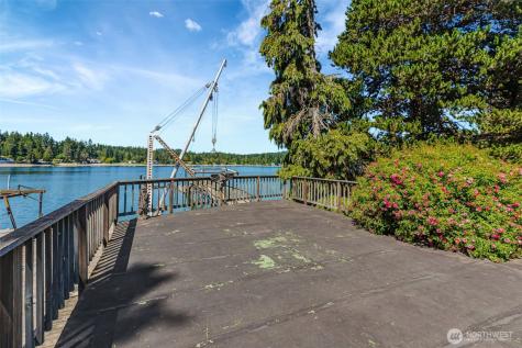 1954 NE Grandview Boulevard Keyport WA 98345