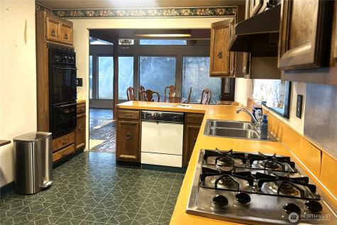 1954 NE Grandview Boulevard Keyport WA 98345
