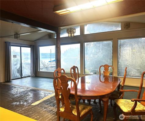 1954 NE Grandview Boulevard Keyport WA 98345