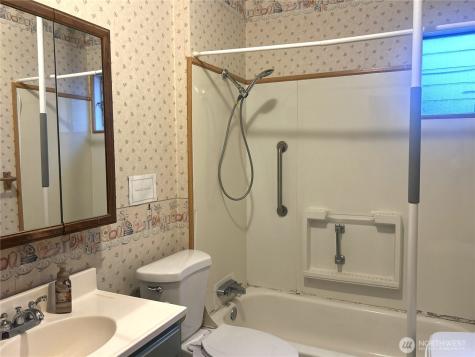 1954 NE Grandview Boulevard Keyport WA 98345
