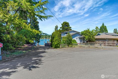 1954 NE Grandview Boulevard Keyport WA 98345