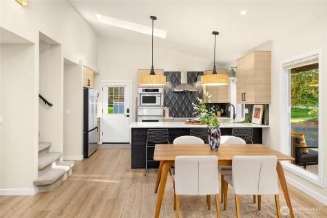 881 Park Avenue NE Bainbridge Island WA 98110