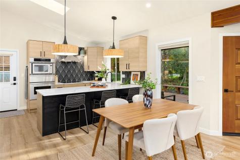 881 Park Avenue NE Bainbridge Island WA 98110