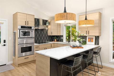 881 Park Avenue NE Bainbridge Island WA 98110