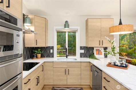 881 Park Avenue NE Bainbridge Island WA 98110
