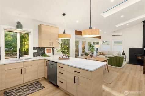 881 Park Avenue NE Bainbridge Island WA 98110
