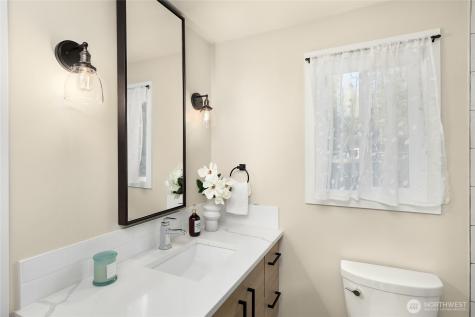 881 Park Avenue NE Bainbridge Island WA 98110