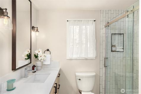 881 Park Avenue NE Bainbridge Island WA 98110