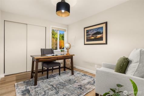 881 Park Avenue NE Bainbridge Island WA 98110