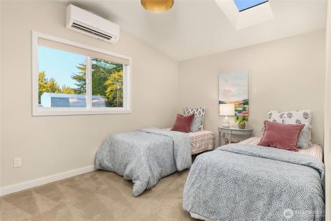 881 Park Avenue NE Bainbridge Island WA 98110